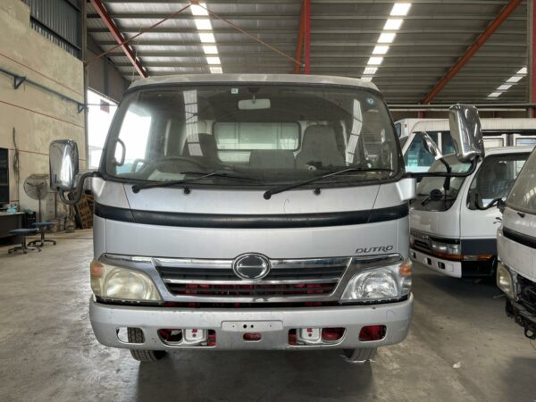 HINO XZU434 CARGO TRUCK - Raya Khas Auto