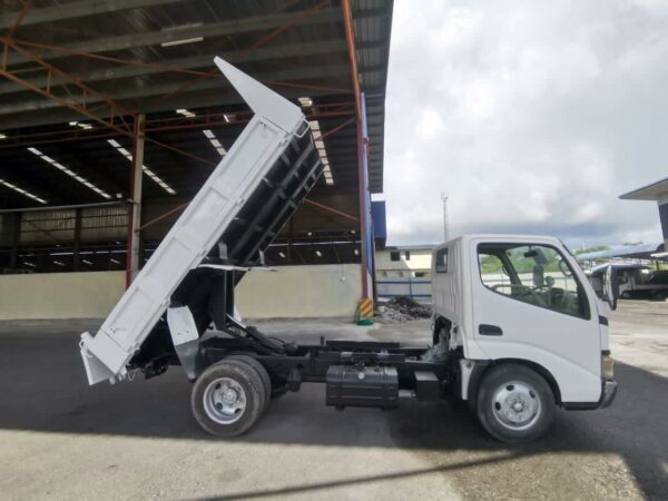 TOYOTA XZU311 TIPPER TRUCK - Raya Khas Auto